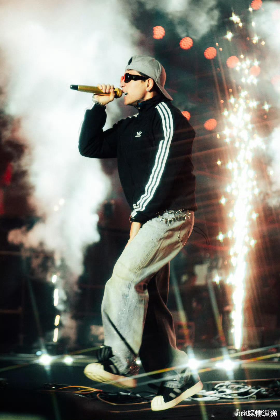 俺看文熬到头秃，鲨鱼看文产出金曲！这参差，妥妥是rapper和普通人的壁垒！ 