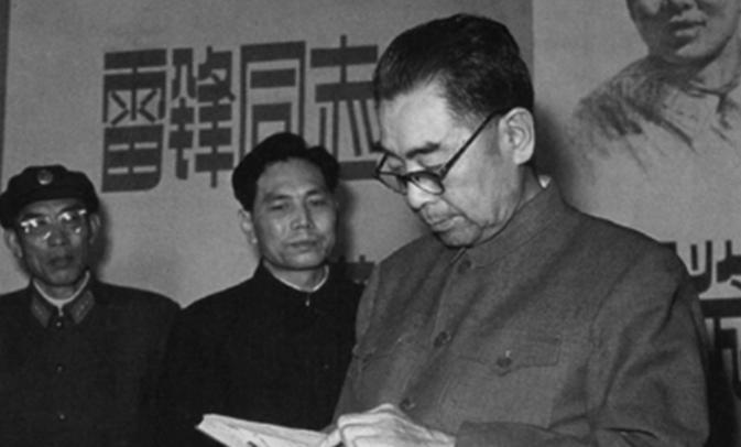 1966年，周总理在大会堂接见外宾时，一颗子弹突然射进了大会堂，总理十分恼怒，下