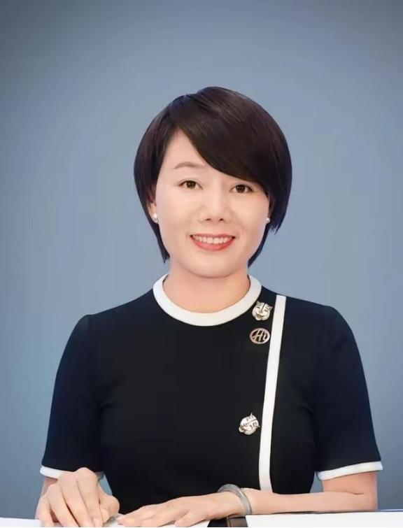 1994年，四川一女子为给哥哥还债，不惜陪伴老板24年，没想到老板后来大手一挥，