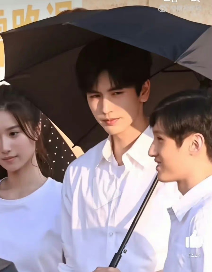 为什么张凌赫的路透永远很帅，但电视剧播出就不是这个样子了？ ​​​