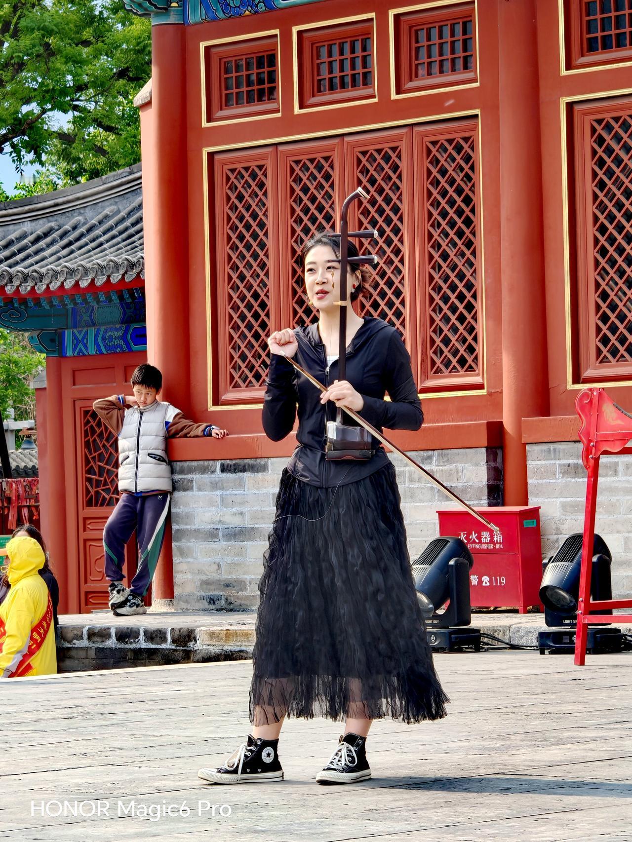 北京民族乐团在通州运河大成殿前的演奏，简直太有韵味了！就像5月18日“博物馆之夜