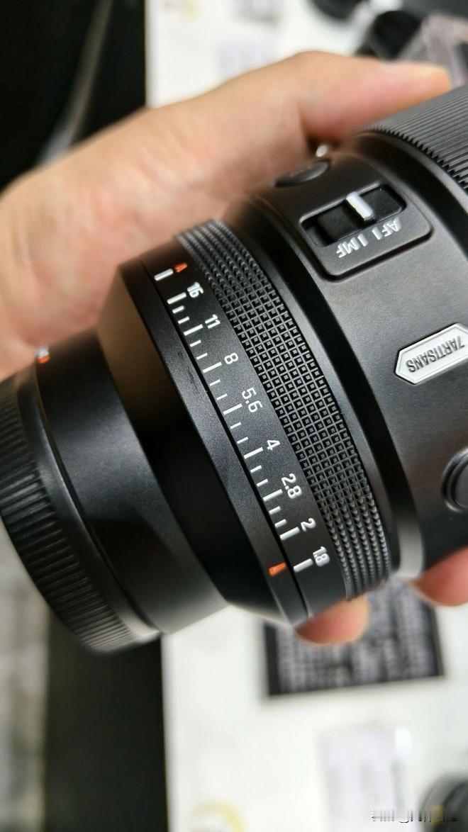 七工匠6月5日发AF 135mm f/1.8 MAX！国产全画幅人像再添猛将
