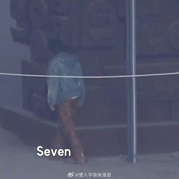贺峻霖半夜找桃花币这事闭环了贺峻霖半夜找币的样子，像极了月底找生活费本的我，那种