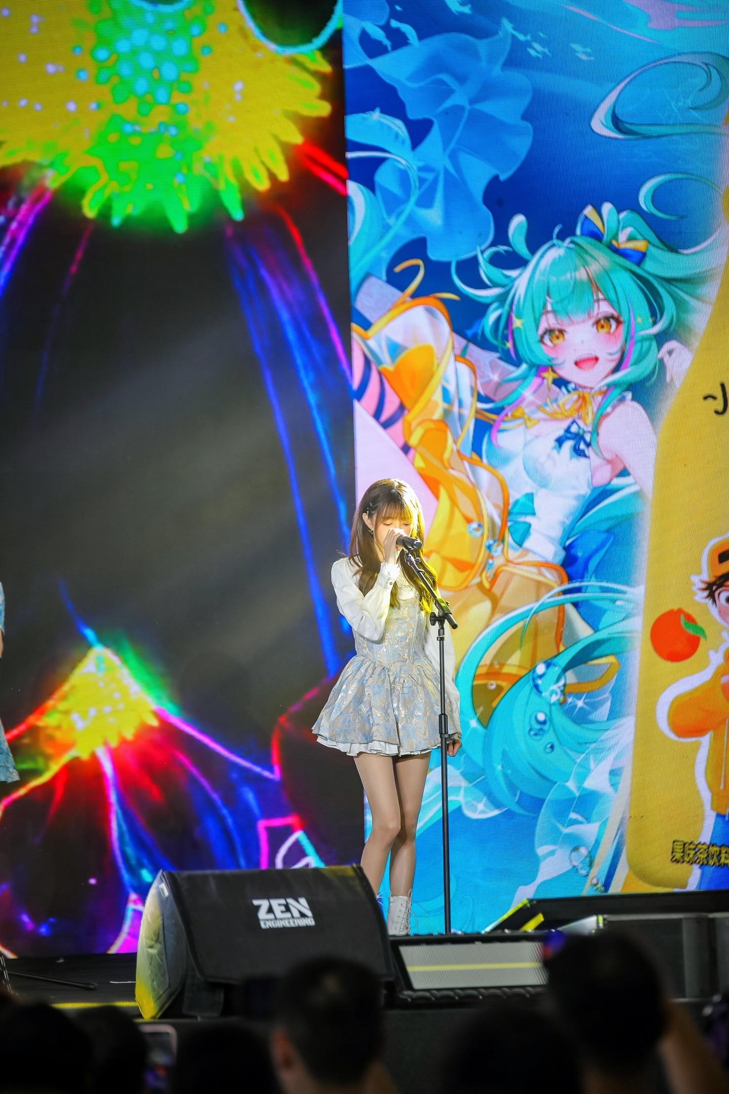 上次的萤火虫舞台照。