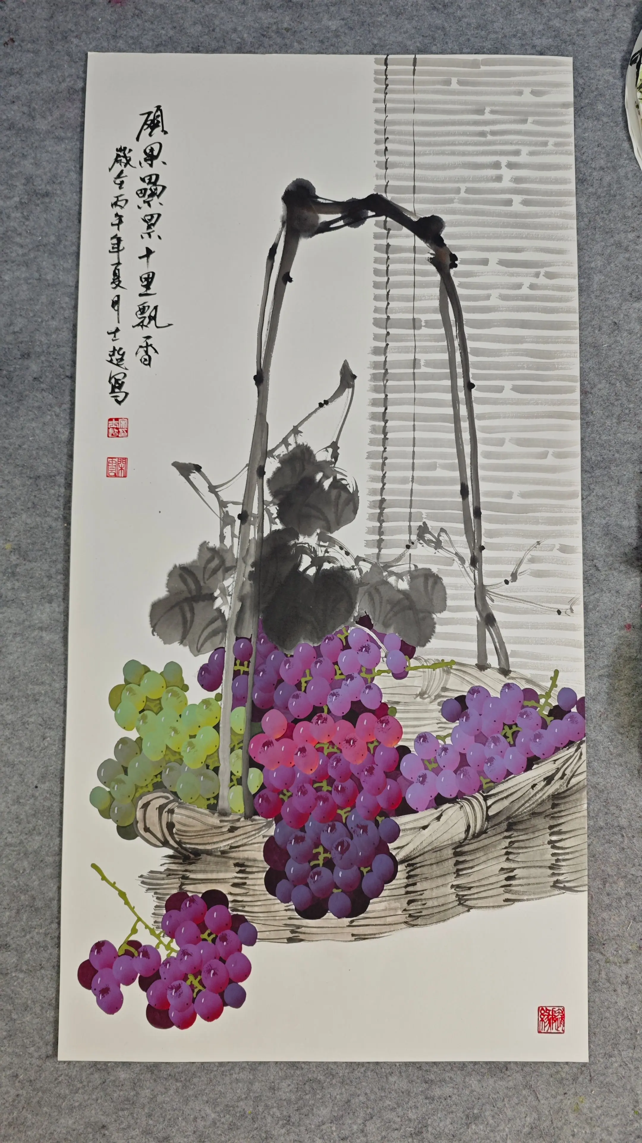彩墨葡萄。一篮葡萄，半日闲情， 把甜揉进纸里，送给你。