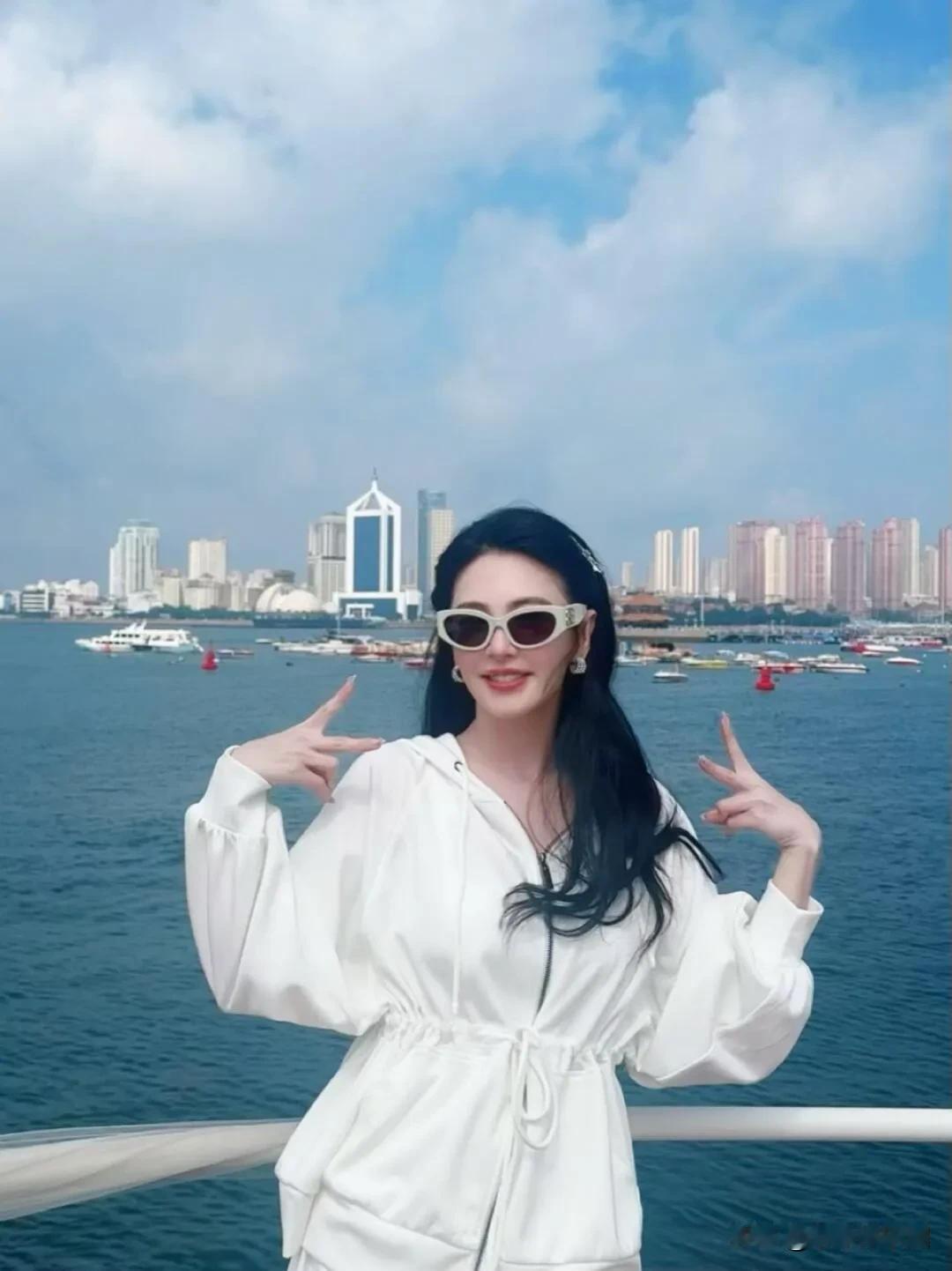 张雨绮又谈恋爱了！两段婚姻结束后，就没有空窗期！无缝衔接好几位年下奶狗男朋友！这