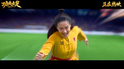 千名武警观看电影功夫女足 热血影片走进军营，千名武警共同感受女足姑娘的骨气与韧劲