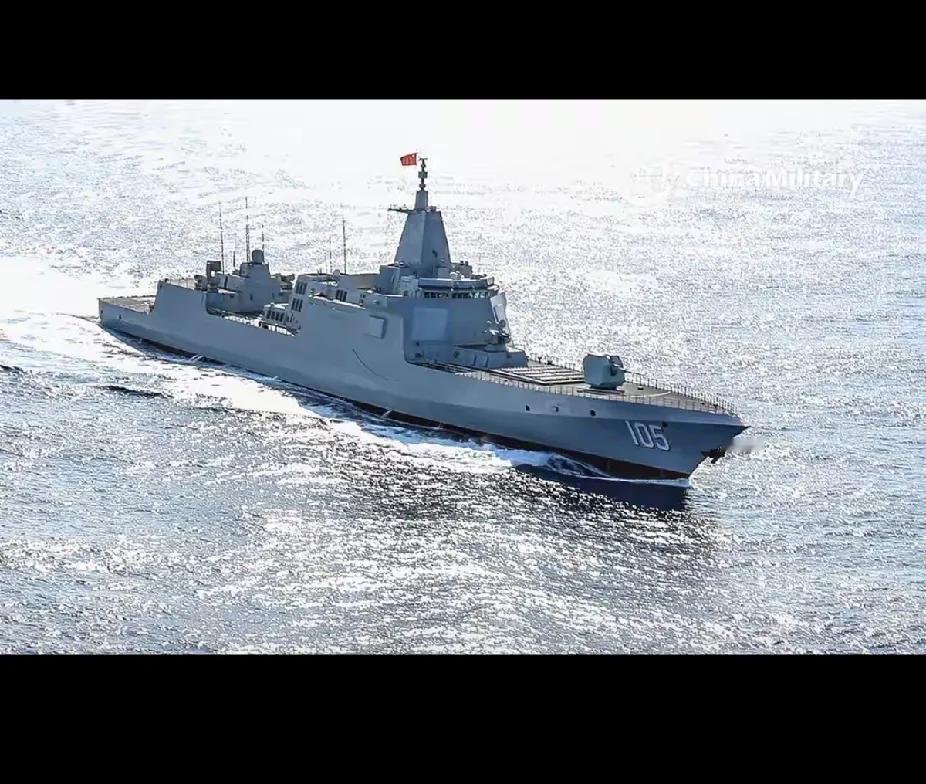 台海这波操作太解气！美军派舰穿航刷存在感，被解放军贴身盯防、直升机伴飞，连夜关识