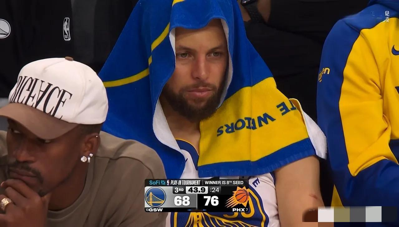 从库里忧郁的眼神就能看出：属于他的时代结束了……！

96-111，勇士输了太阳