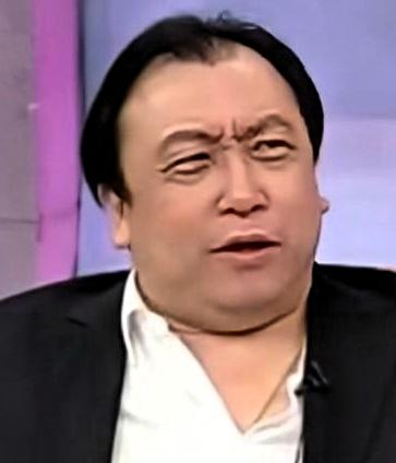 王晶此番一番言论，直接撕开了周润发不为人知的一面。
 
在他的视角里，周润发私底