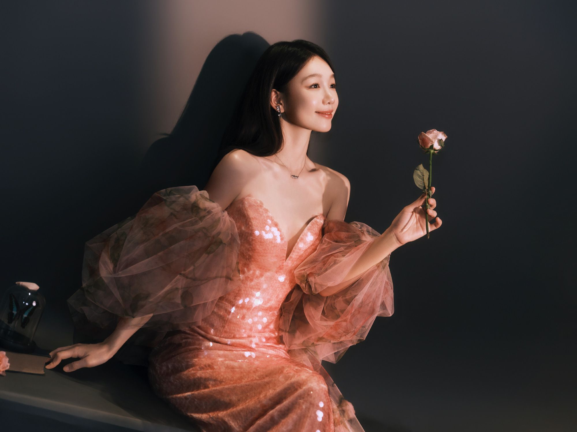 #徐梦洁美得一套又一套##徐梦洁水粉色人鱼姬# 徐梦洁水粉色人鱼姬，美得一套又一