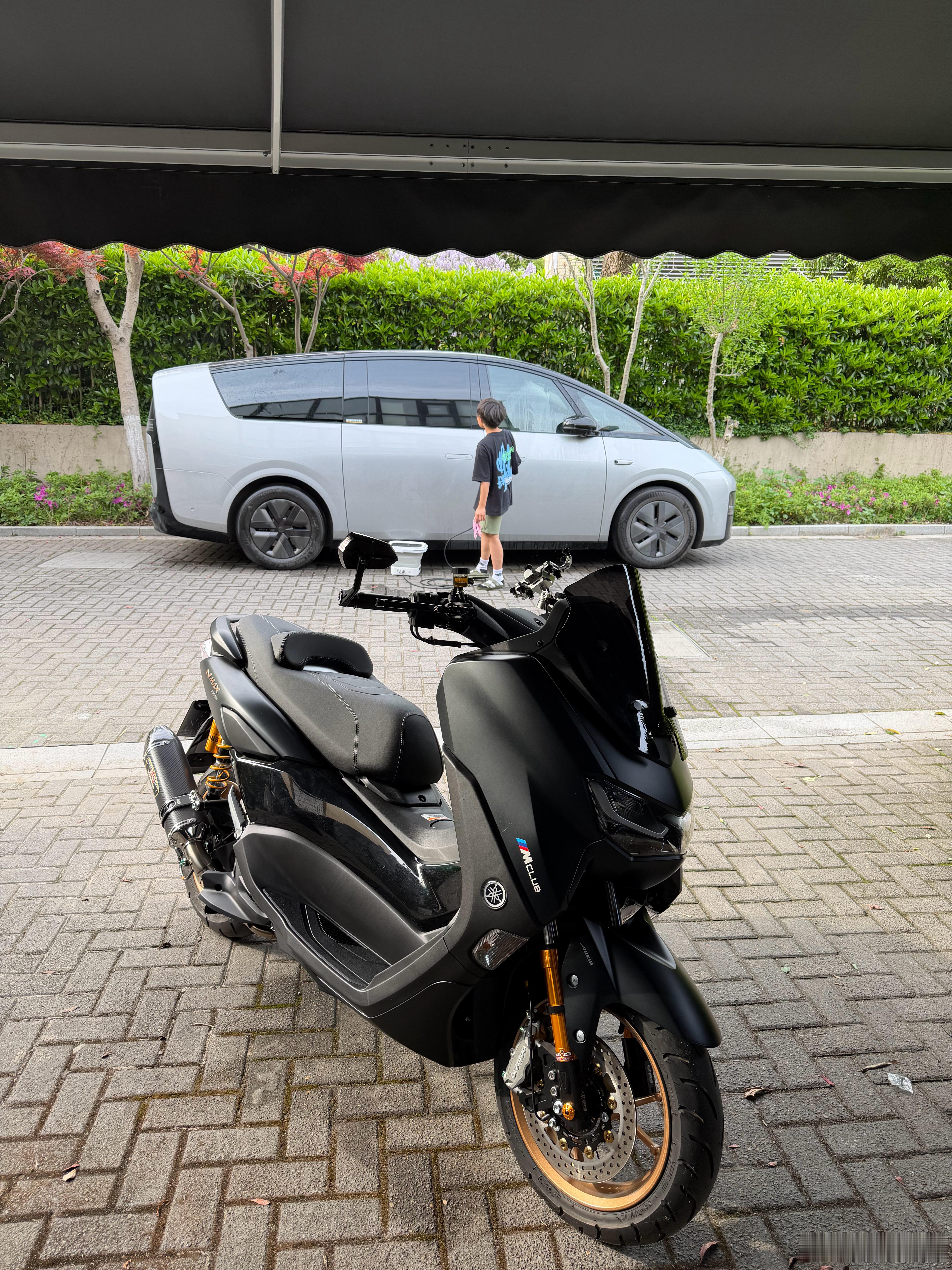 上海天气逐渐可以骑骑摩托车了 