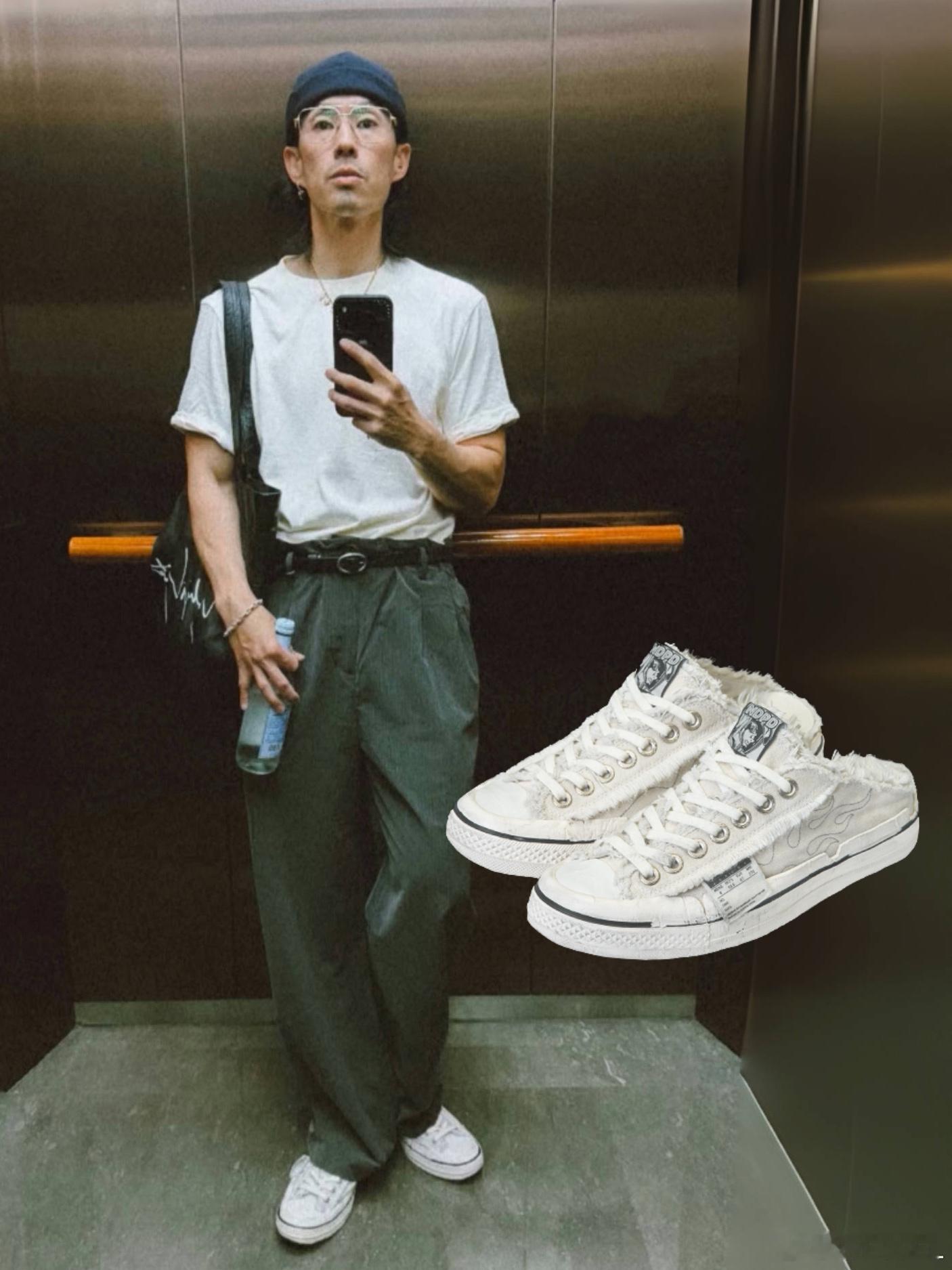 在近期po文中上脚【xVESSEL x NDPD两方联名半拖】，以标志性的做旧帆