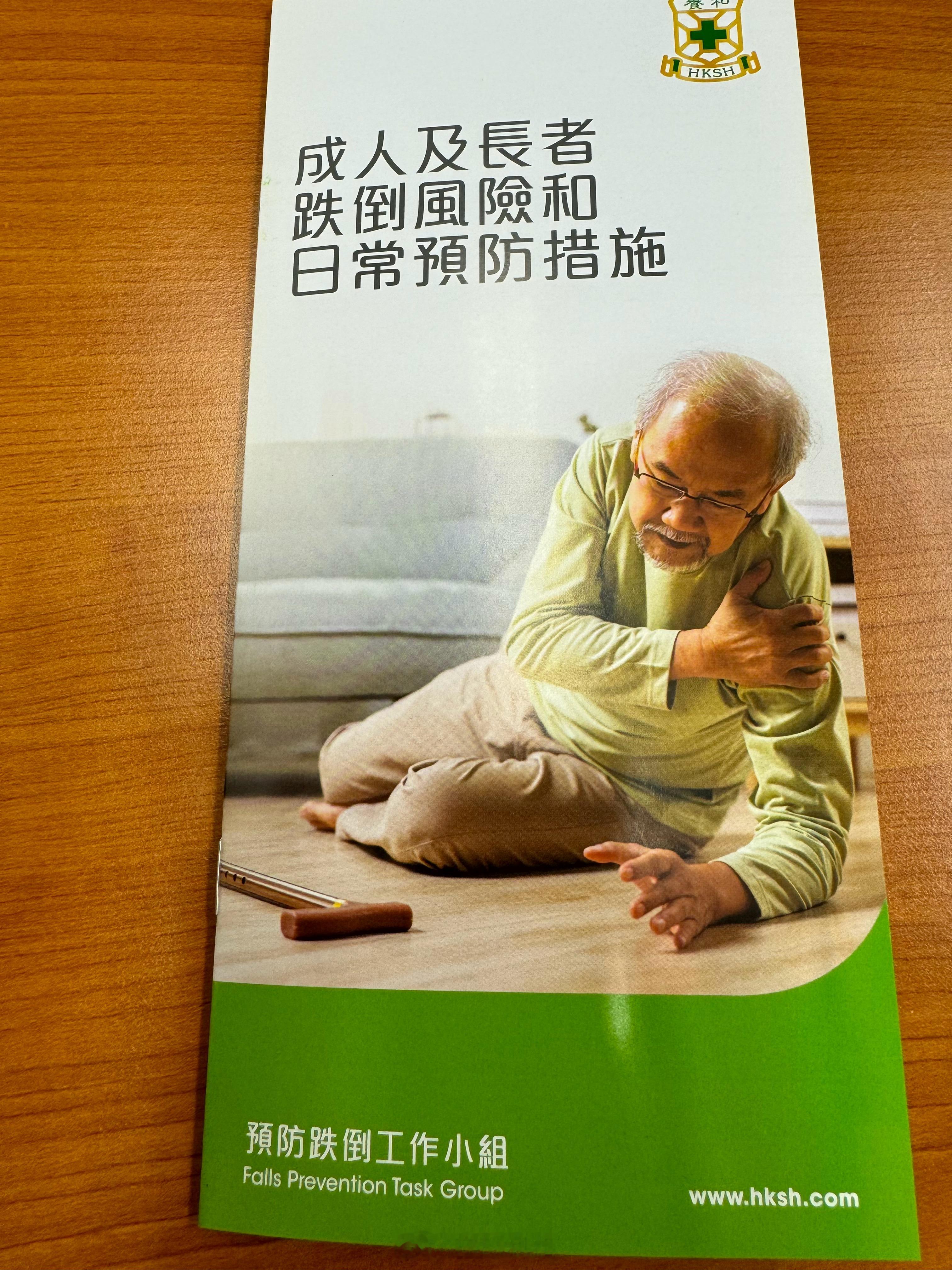 听说司马南先生前阵子在西安摔了一跤，他可能是在给预防老年人跌倒做科普宣传，毕竟他