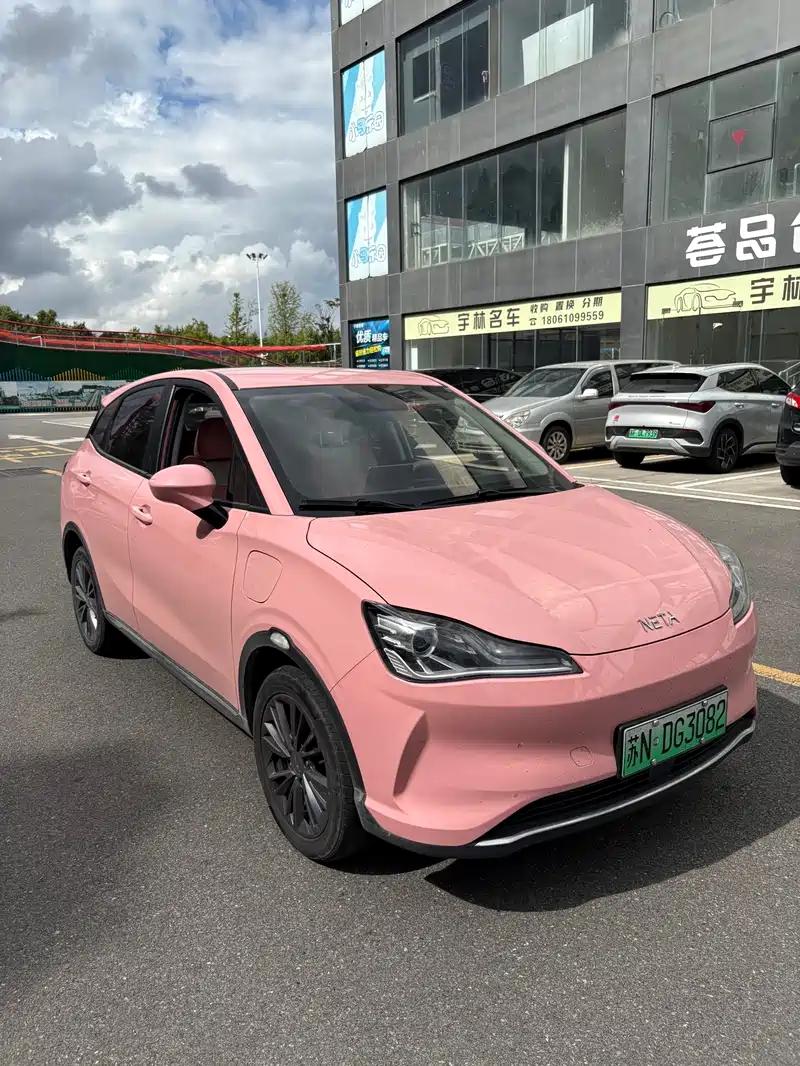 根据央视《焦点访谈》节目报道，造车新势力品牌哪吒汽车在近三年的运营中累计投入资金