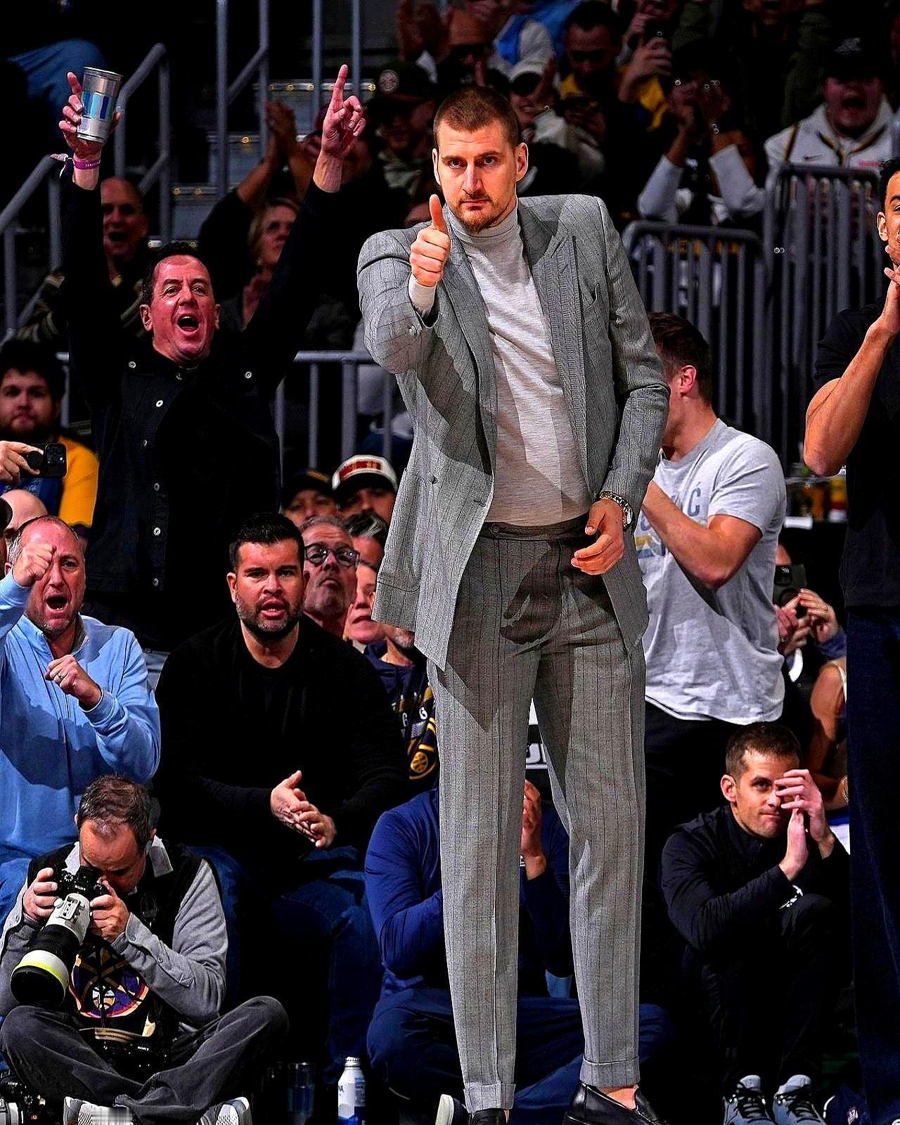 掘金没约老师照样干翻独行侠，118-109，西部第二直接到手。穆雷33分，戈登2