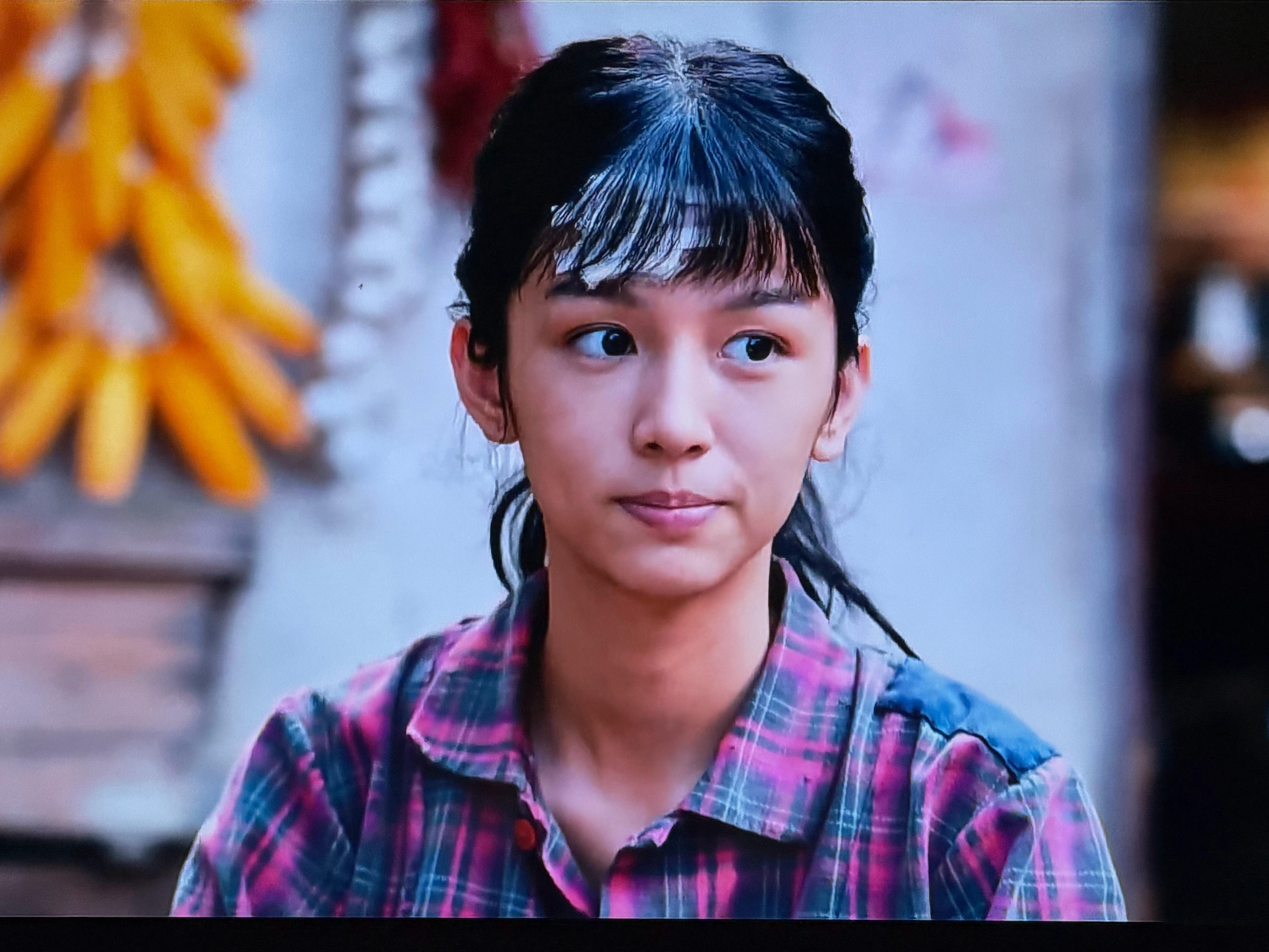 开始看你好1983了，也子的脸好美啊，我挺喜欢看年代剧的妆造的这部置景做的还可以