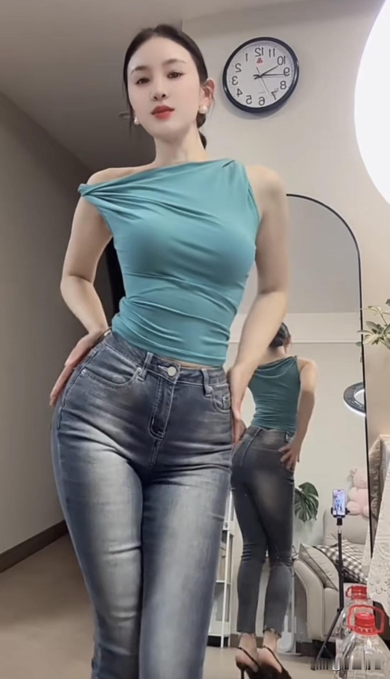 日常穿搭夜色里的一抹温柔✨氛围感直接拉满～通勤约会都稳赢！OOTD