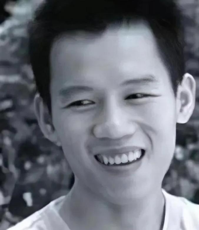 他从广西南宁瑞康医院的19楼纵身一跃，结束了自己的生命。谁能想到，这位在病痛与贫