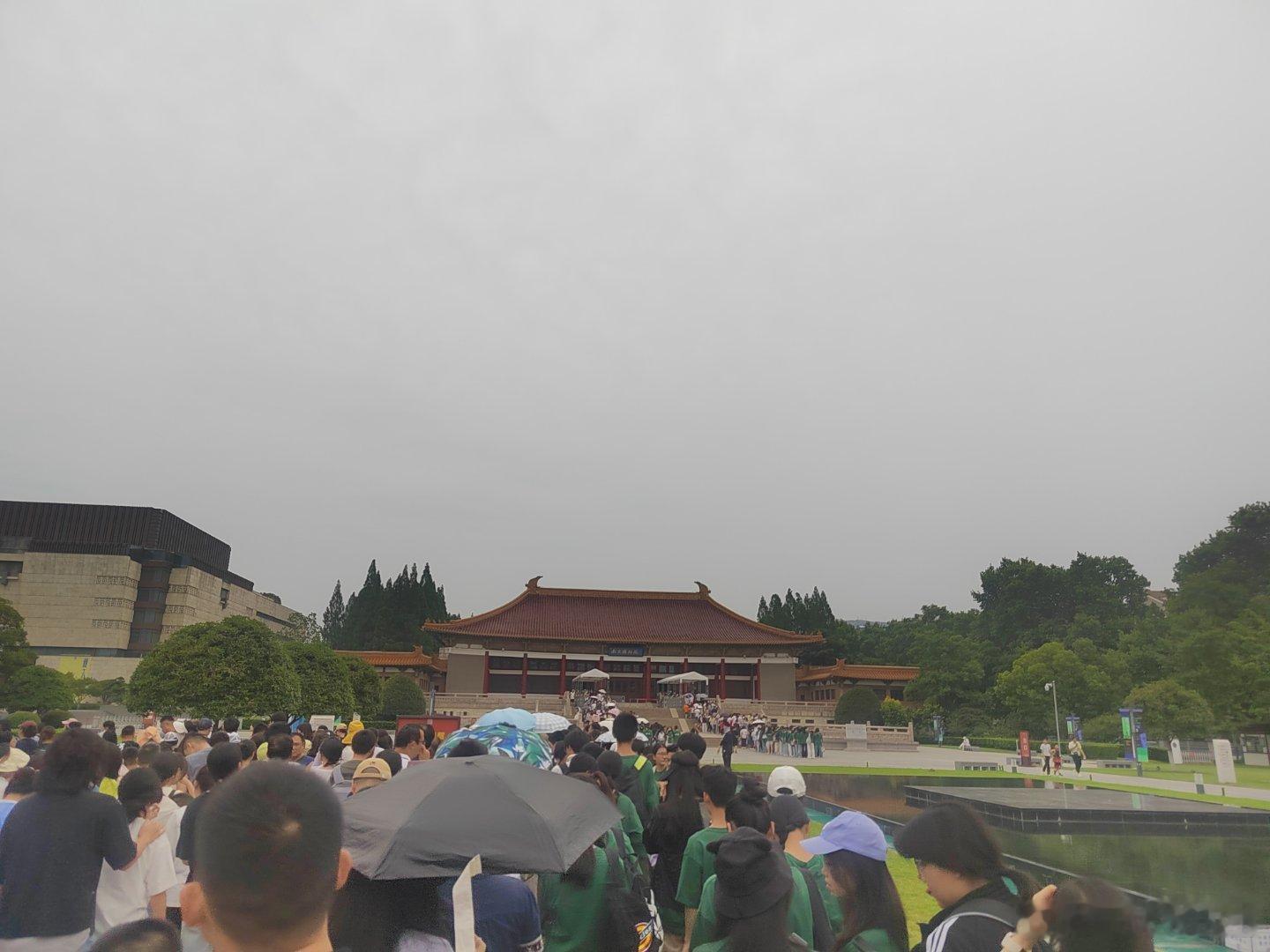 没有一小时，绝对进不去！人好多好多啊！  ​​​