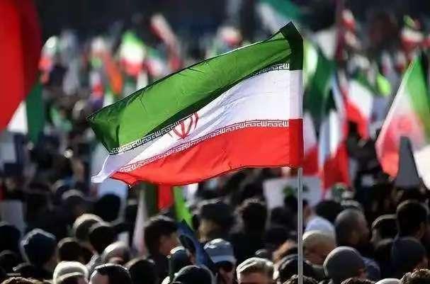 不再被动挨打！伊朗亮出终极反击清单，每一条都直击要害！中东局势瞬间升级，平静只是