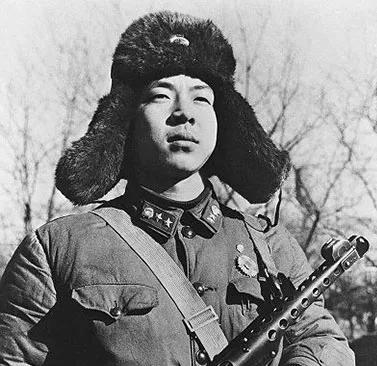 回望一九六三

英雄走远，故事成传，
生活河流，依然热烈如火。
寻找雷锋的足迹，