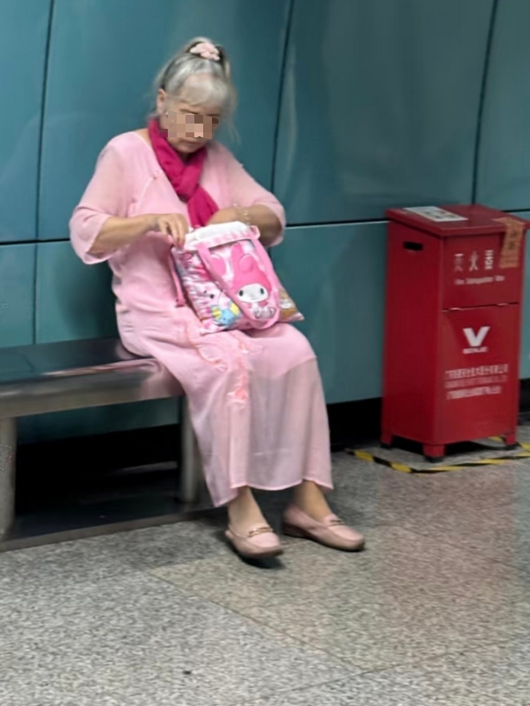 穿搭很可爱的老奶奶 ​​​