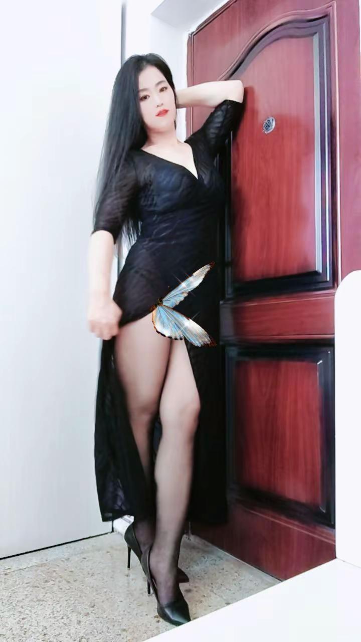 黑裙穿搭