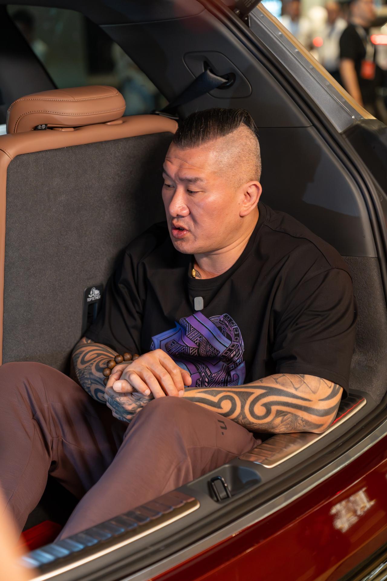 馆长点赞售后保障，华境S用车无忧
馆长直播点赞国产智驾！直播中，馆长不仅关注产品