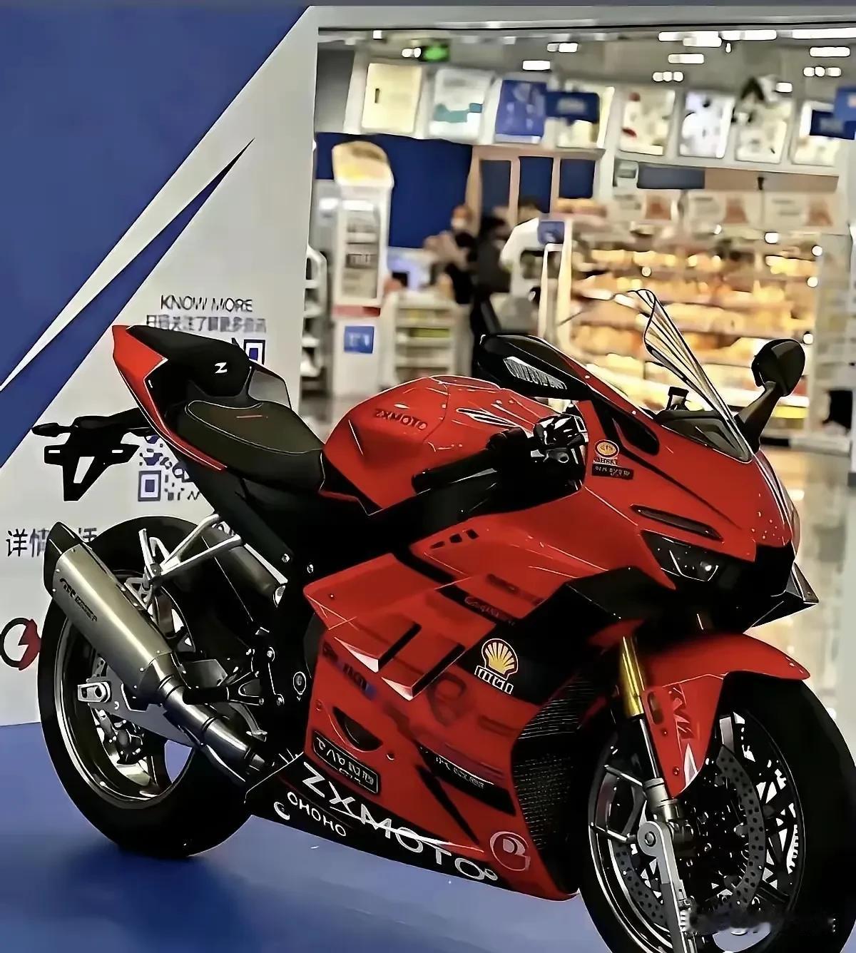 张雪机车的成功，让世界看到了中国供应链的威力。从发动机到电控系统，从车架到减震，