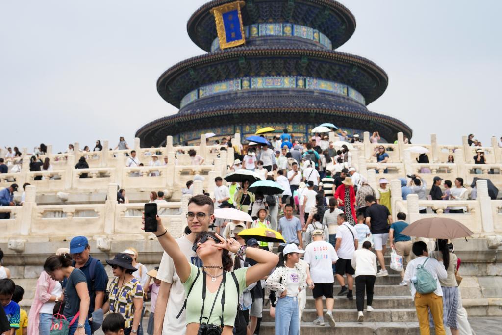中国旅游正在韩国市场掀起逆袭风暴。五一黄金周出境游订单中，中国以28%的占比首次