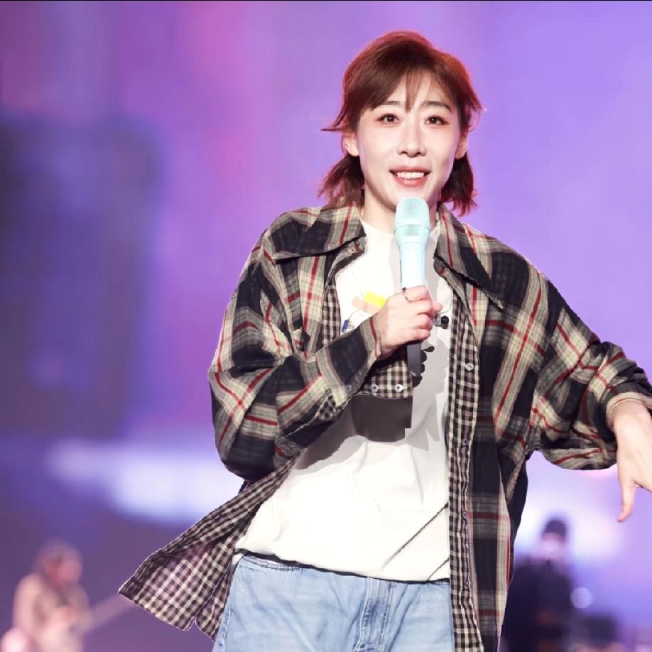 真的，没必要羡慕任素汐的！
不是说她是明星！
普通人就要羡慕，每个人都有自己的快