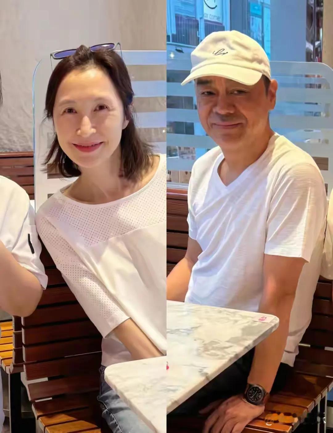 近日，刘青云携老婆现身餐馆吃饭，画面温馨又引人注目。57岁的郭蔼明，即便岁月在脸