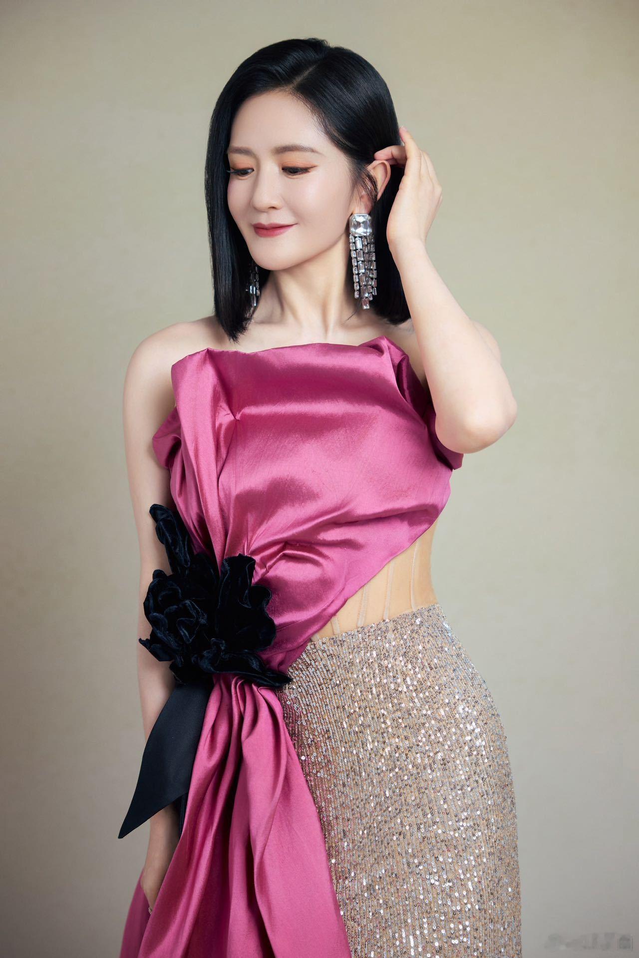 谢娜演唱会用张杰的团队 看谢娜的演唱会，真是享受！她的舞台魅力无可抵挡，十首唱跳