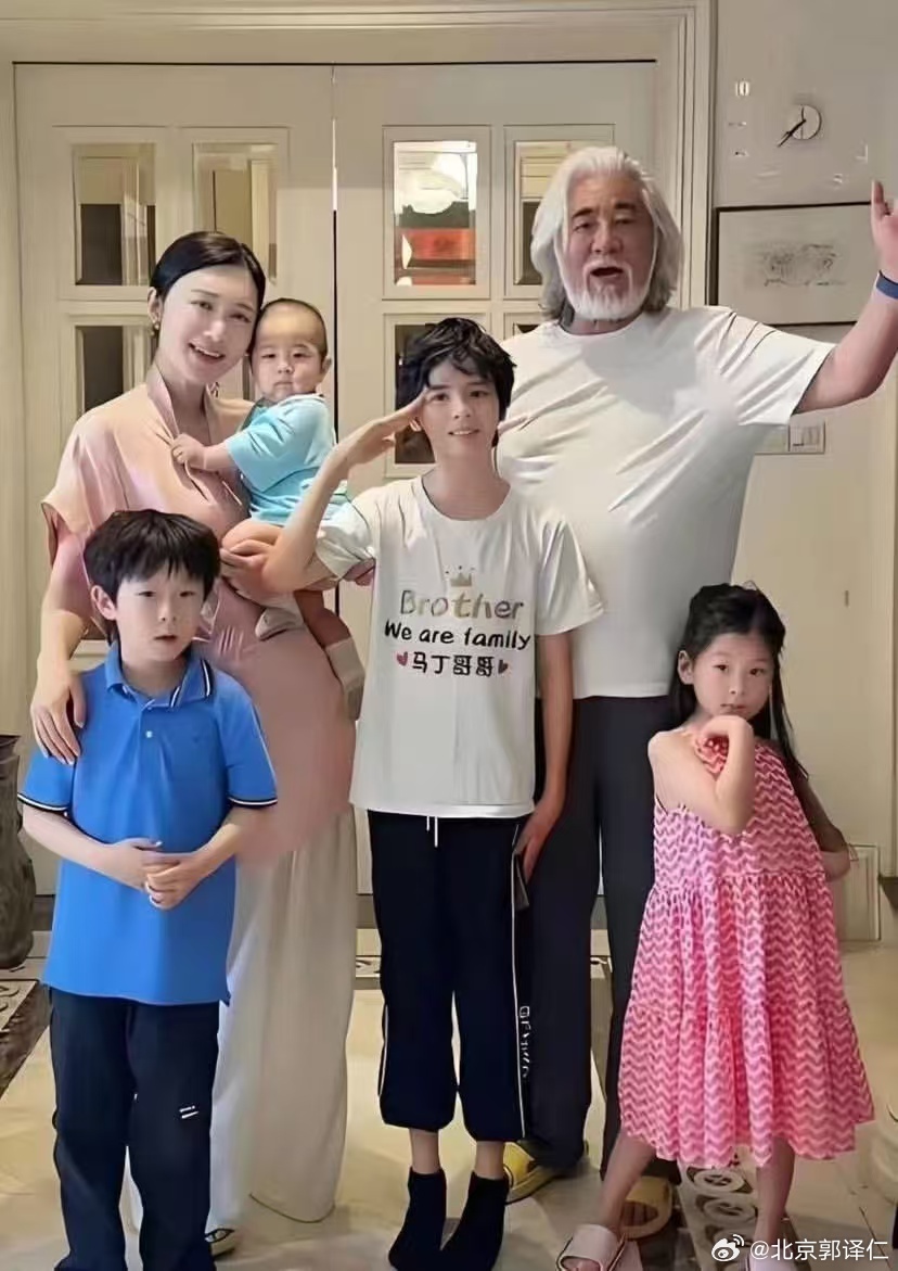 励志故事还是另一种炫耀？普通人看的是生活，有钱人却说这是艺术人生，总之，70多岁