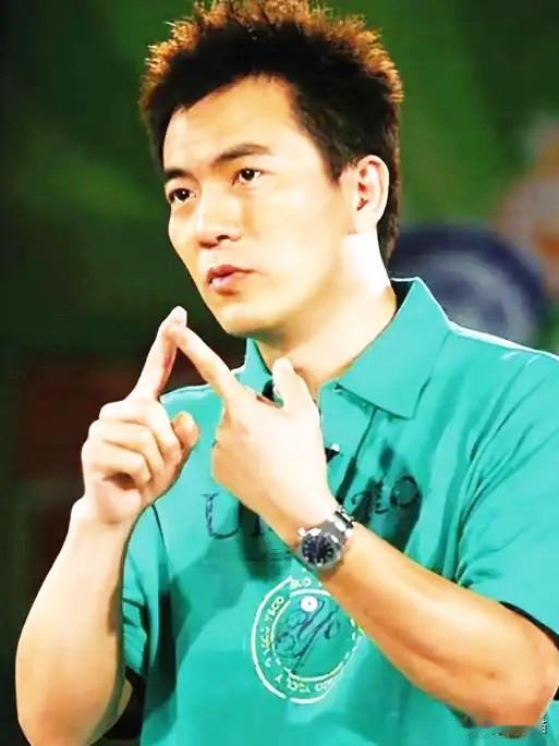 黄健翔这事，
真是把“共苦容易同甘难”这七个字，
演得透透的。

他前妻孙颖，1