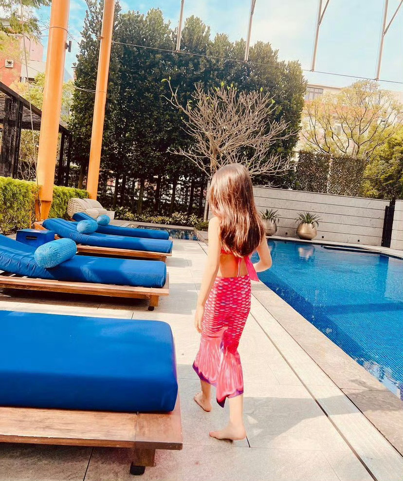 两条美人鱼🧜♀️女儿的背影也好美