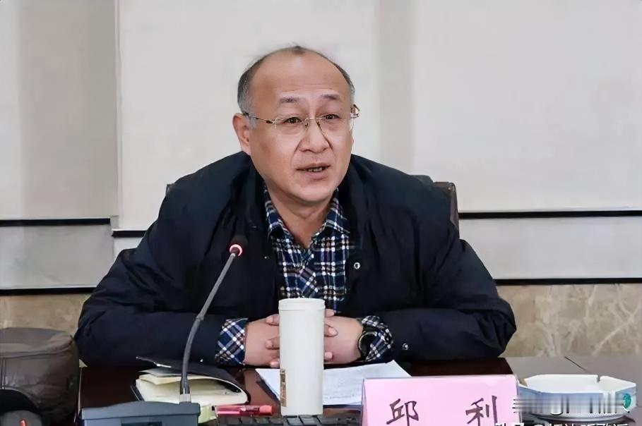 江西省检察院，原反贪局长，邱利，走了。不是倒在某个大案的调查现场，也不是因为一封