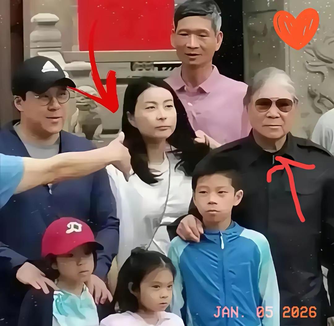 霍启刚家的变化，全藏在郭晶晶的生活里了。
 
以前霍家聚会，红酒雪茄是标配，如今