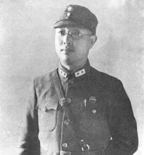 1949年5月，国民党中将张轸突然接到了白崇让他去一趟的电话，张轸警觉起来，难道