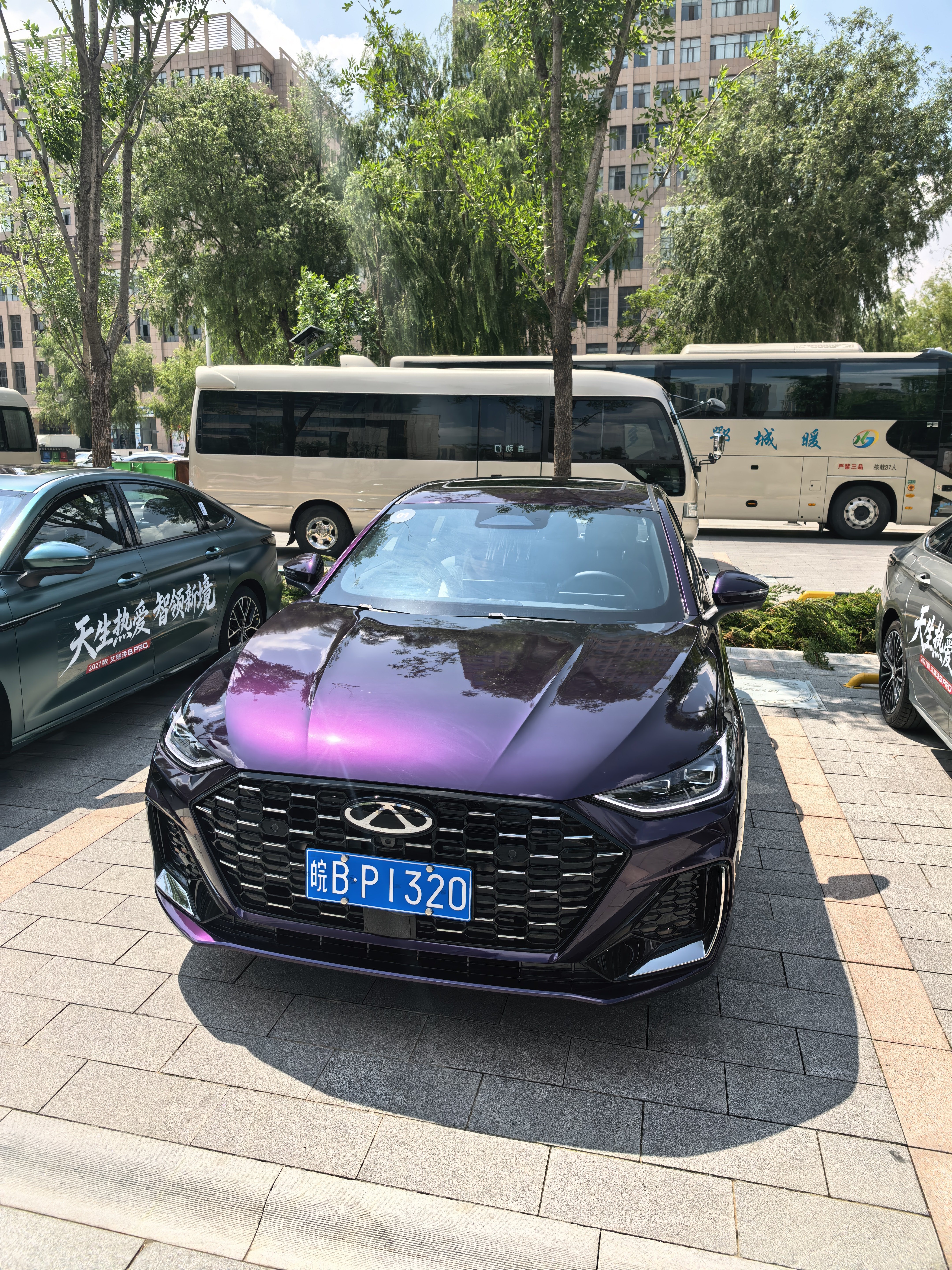 今天拍艾瑞泽8 PRO！给大家试试猎鹰500智驾！ps：刚说紫色好看，就被分到紫