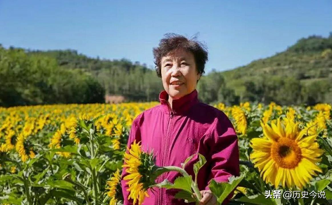 跨越世纪的合照：陈永贵与郭凤莲，实干初心系农民
 
阅读此文前，诚邀您点击一下“