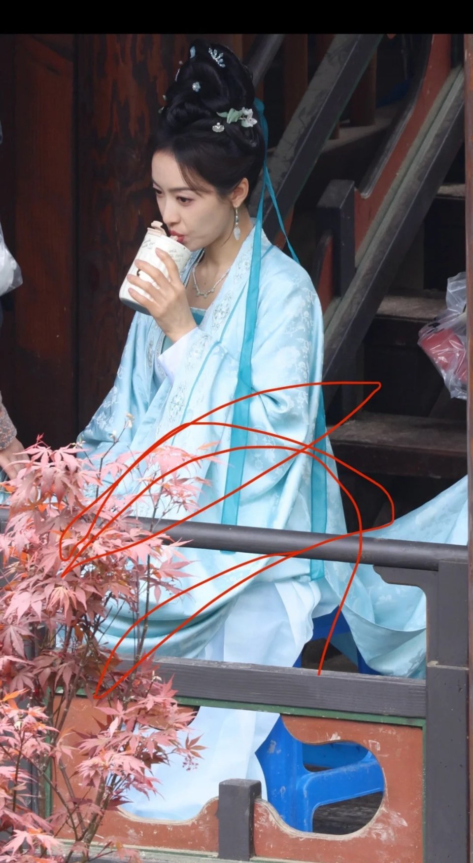 宋茜《山河枕》今日路透，楚瑜解锁新造型 ​​​