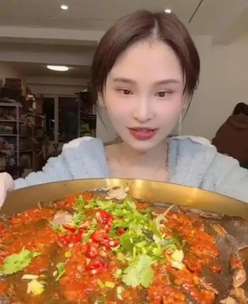 万万没想到，吃播网红 “干饭莹莹” 就这么走了，

看完背后真相，心里五味杂陈。