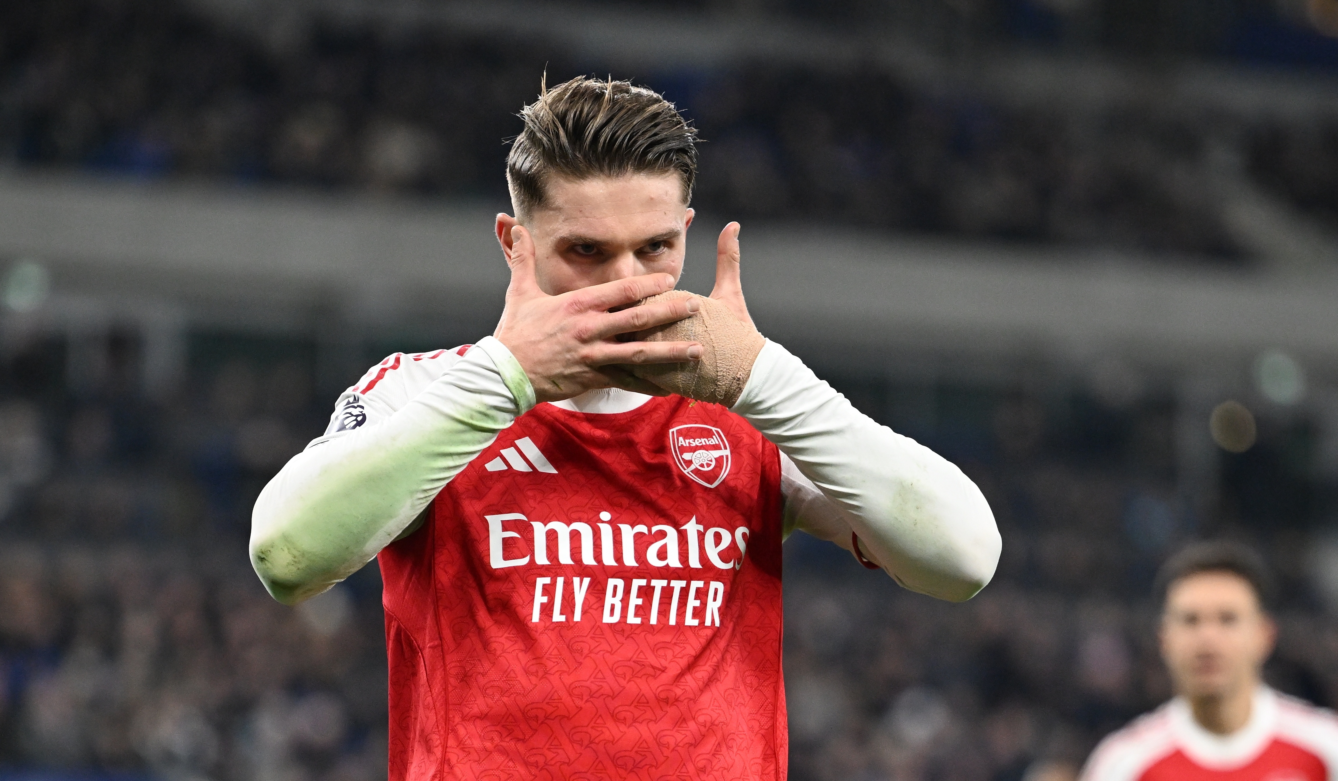 #上咪咕看英超天王山之战# 泰晤士报：缺乏前场牵制能力，约克雷斯并未解决阿森纳锋