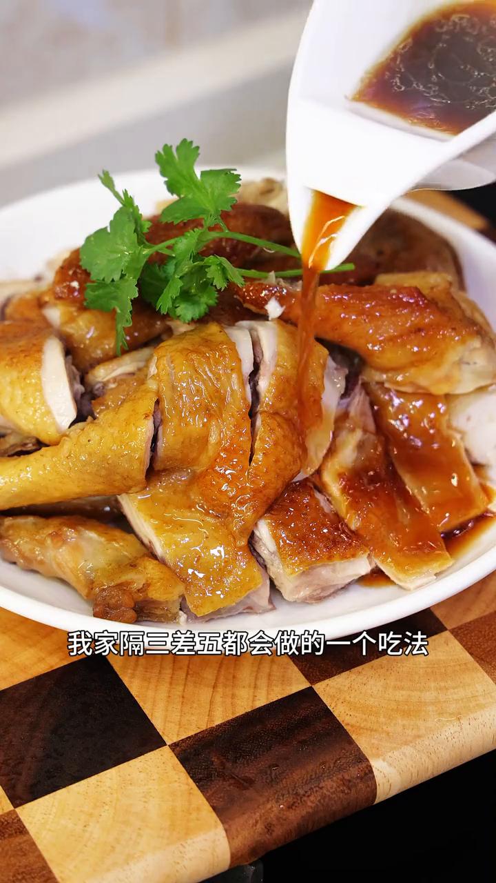 葱香焗鸡。
广东人都很喜欢吃鸡，今天来分享我家隔三差五都会做的一个吃法。最近网上