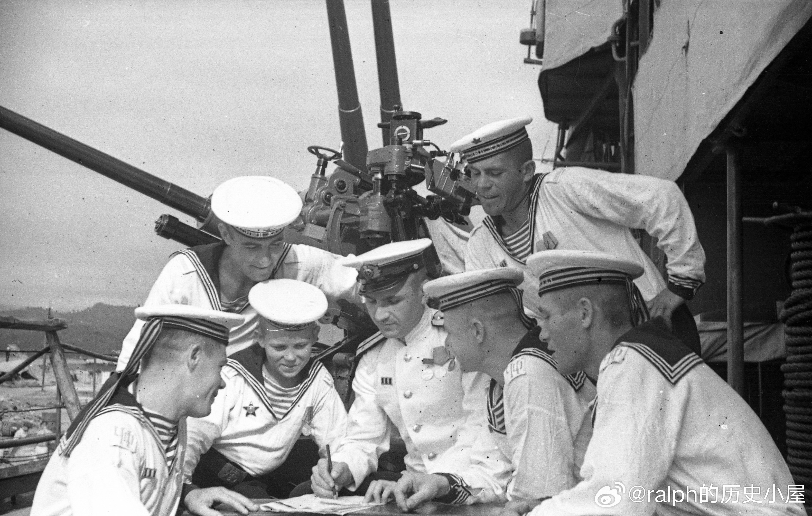 1944年黑海舰队近卫巡洋舰红色高加索号水兵Борис Васильевич К