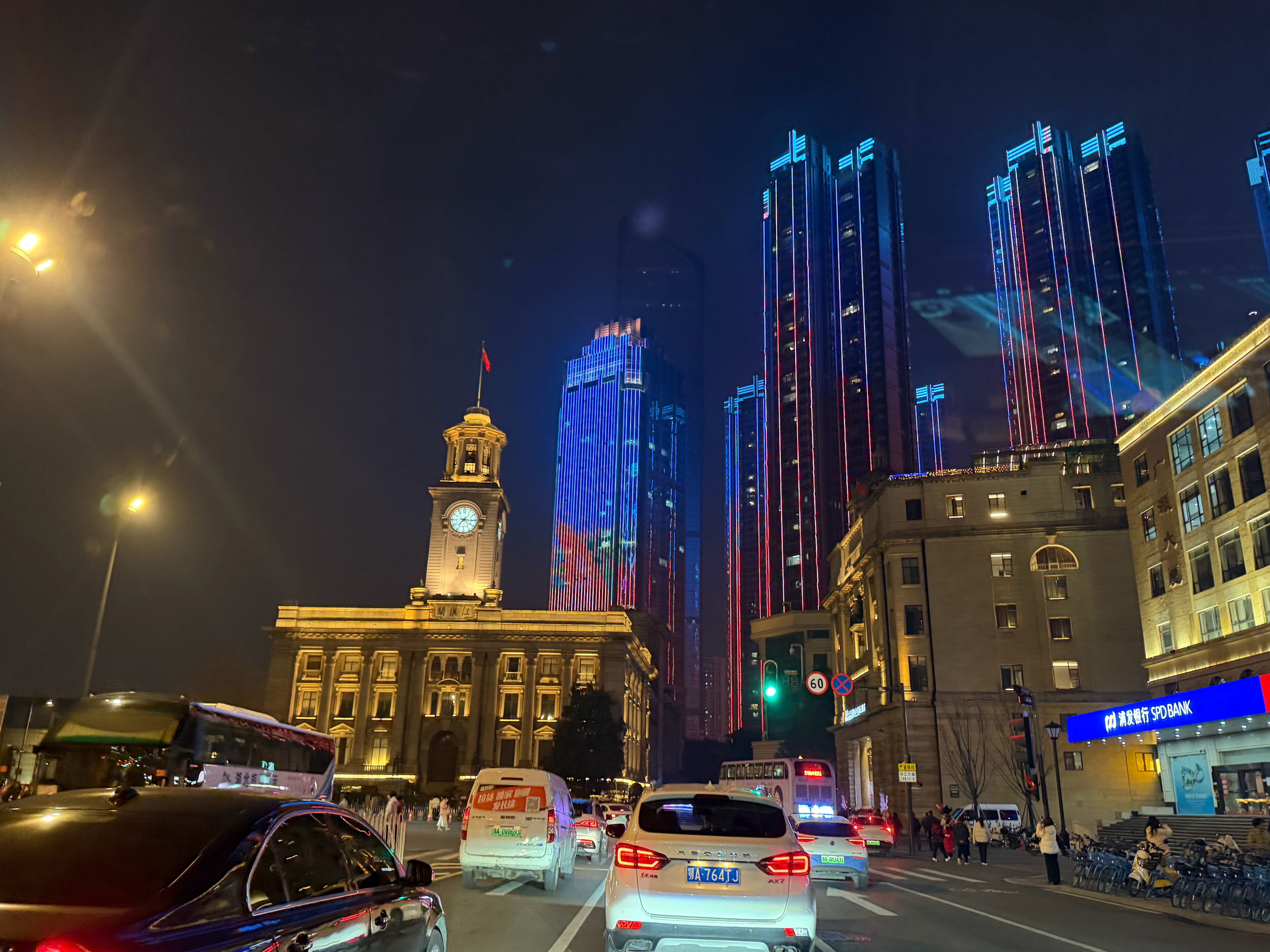 又在湖北武汉呢体验了一家方案供应商的模型化的智能驾驶方案，这也算是这家供应商首个