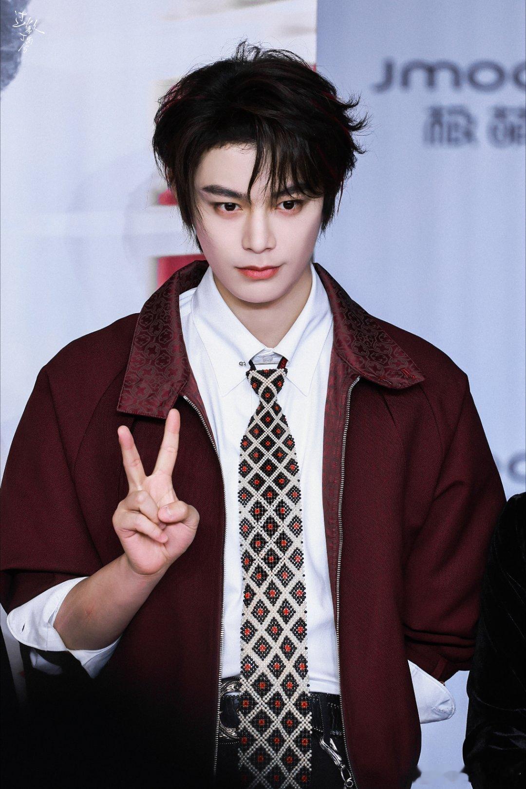 丁禹兮山河枕 dyx丁禹兮卫韫 “我比谁都清楚不会有结局 可沉迷其中的是我”​​