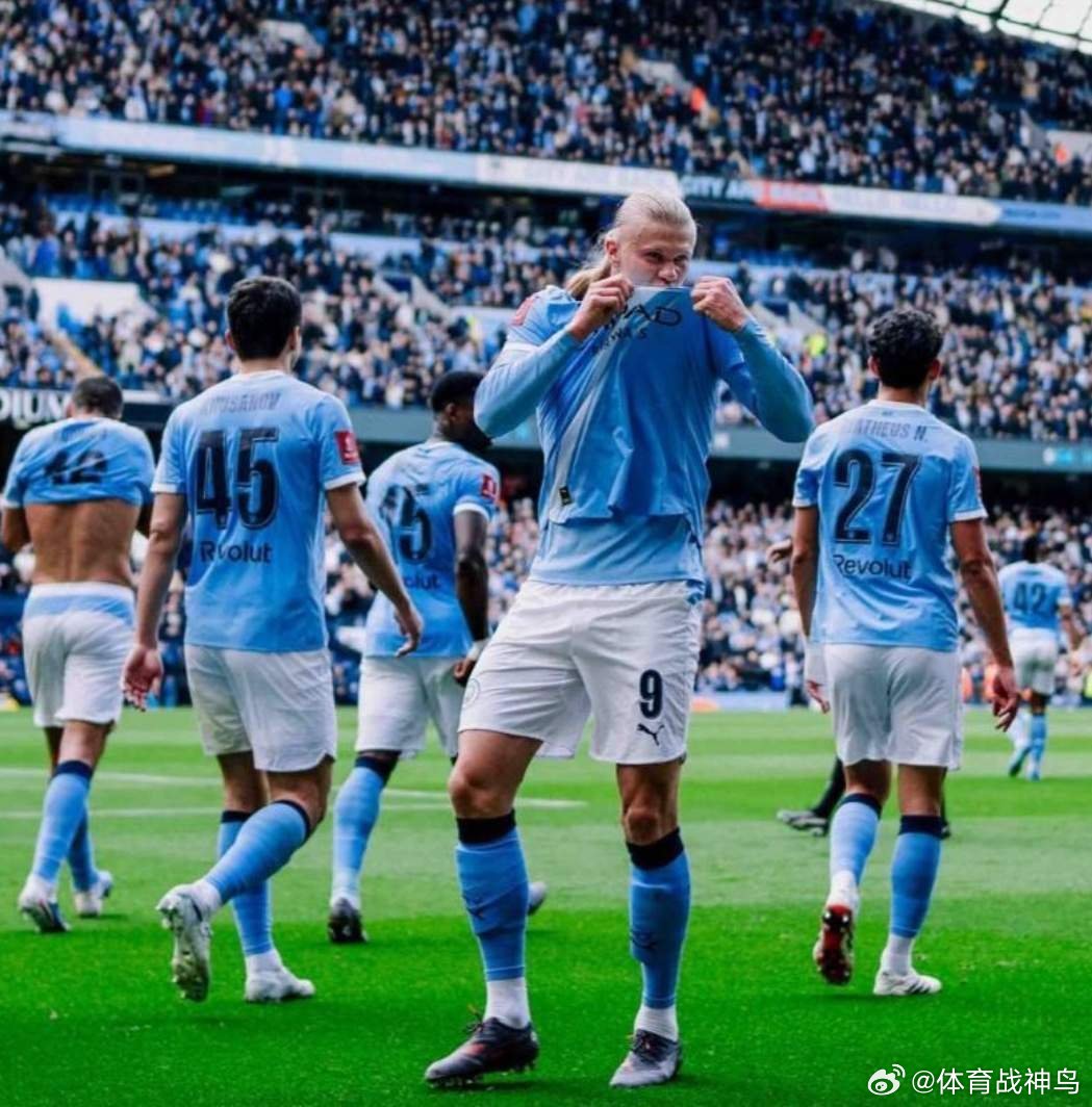 曼城 曼城4-0利物浦，创下俩纪录——1，曼城成为英格兰足坛首支连续8个赛季闯入